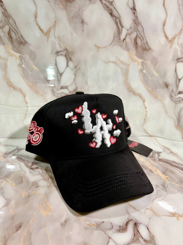 31 Hats LA Clouds in Love San Valentín